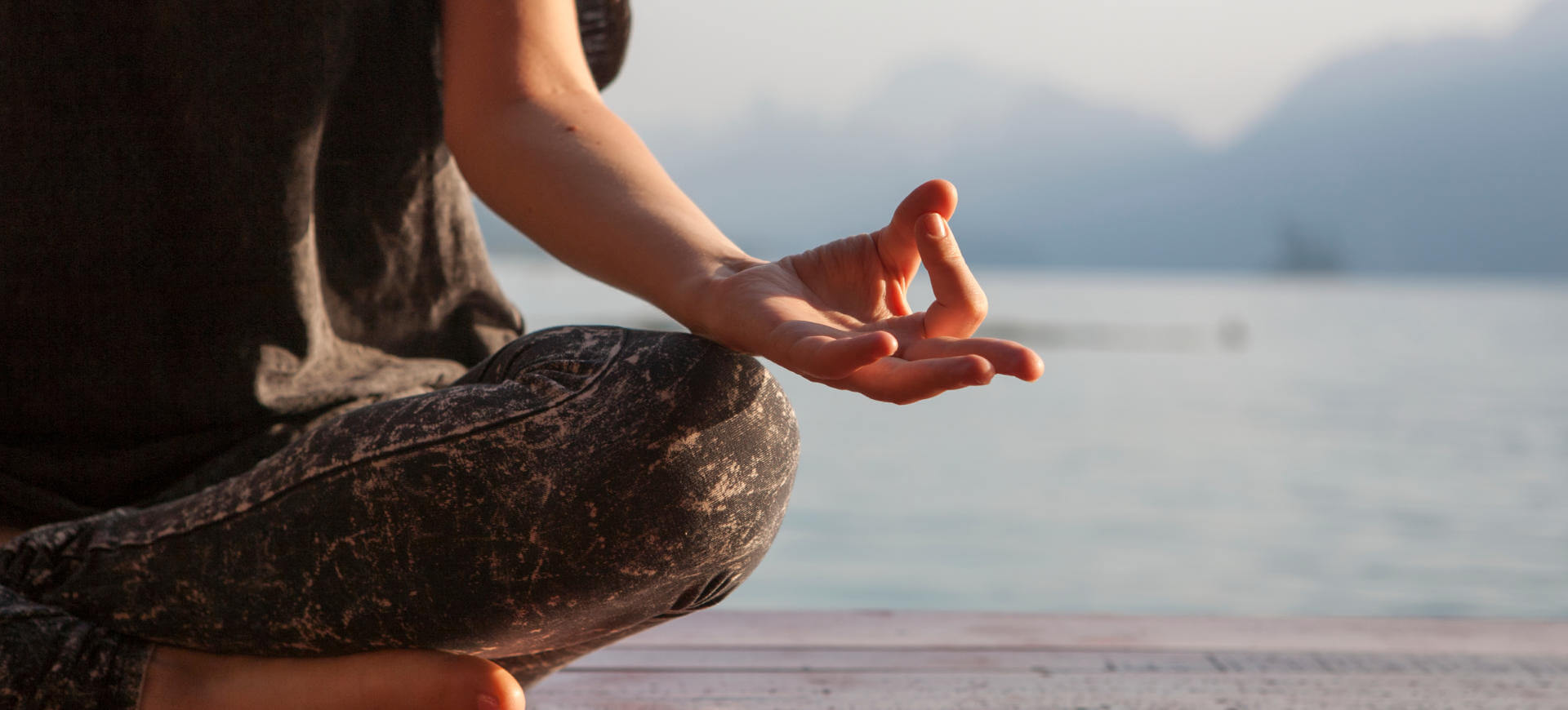 Persona meditando